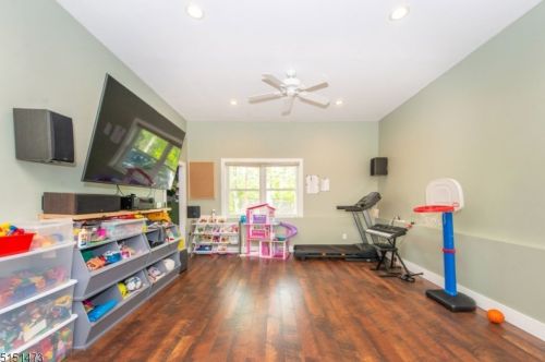 7 Oakwood Trl, Kinnelon NJ 07405-3116 exterior