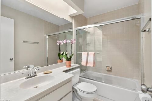 162 Bristol Ln, Naples FL 34112-5513 exterior