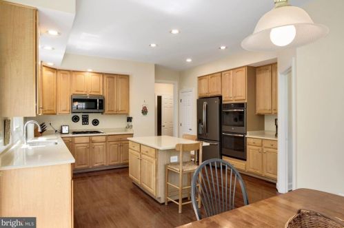 916 Brick Mnr Cir, Silver Spring MD 20905-3819 exterior