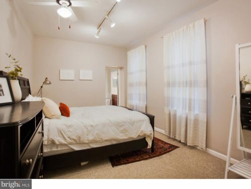 241 Bainbridge St, Philadelphia PA 19146-2034 exterior