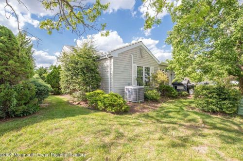 1 Gladstone Ave, Lakehurst NJ 08759-6626 exterior