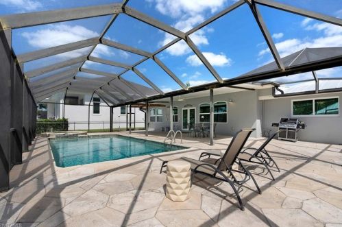 1410 Curlew Ave, Naples FL 34102-3405 exterior