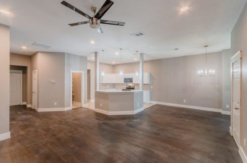 2719 Carpenter Ave, Dallas TX 75210-1705 exterior