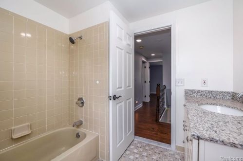 425 Rosemary St, Dearborn Heights MI  48127-3681 exterior