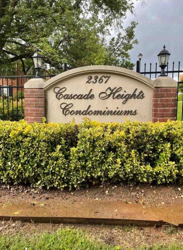 2367 Cascade Rd, Atlanta GA  30311-3235 exterior