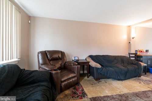 5411 Erdrick St, Philadelphia PA 19135-1013 exterior