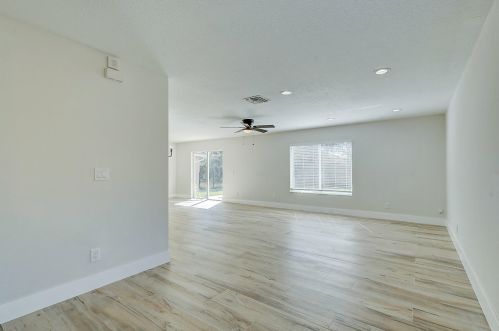 1956 Jamesport Dr, Fort Pierce FL  34953-4377 exterior