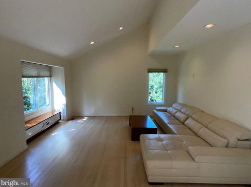 11335 Palatine Dr, Rockville MD  20854-1400 exterior