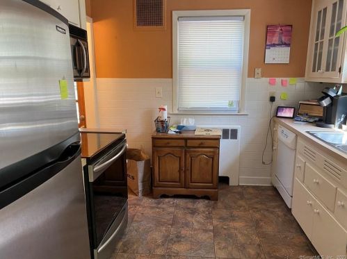 505 St, Milford CT 06461-2051 exterior