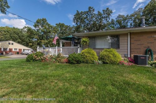 10 Lark St, Lakehurst, NJ 08759-5188