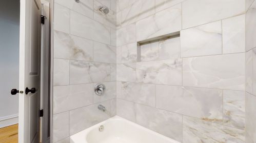 1915 Roscoe St, Chicago IL 60618-5236 exterior