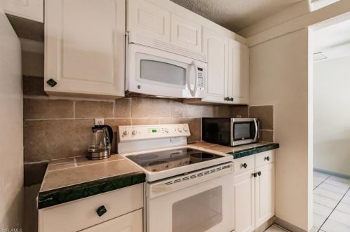 2172 44 Ter, Naples FL 34116-6474 exterior