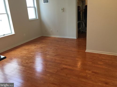 606 2nd St, Philadelphia PA 19133-3303 exterior