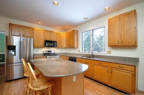 100 Pierce Blvd, Windsor CT 06095-1787 exterior