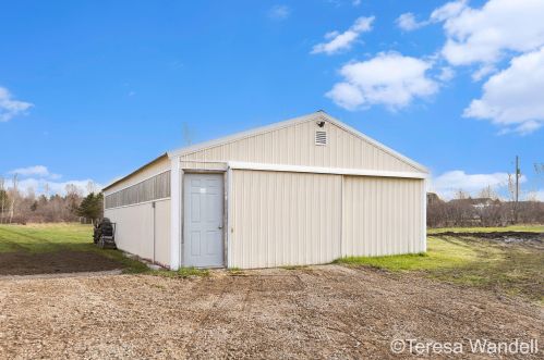 1221 138th Ave, Wayland MI  49348-9553 exterior