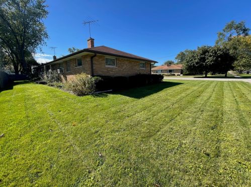 901 Cedar Ave, Waukegan IL 60085-7063 exterior