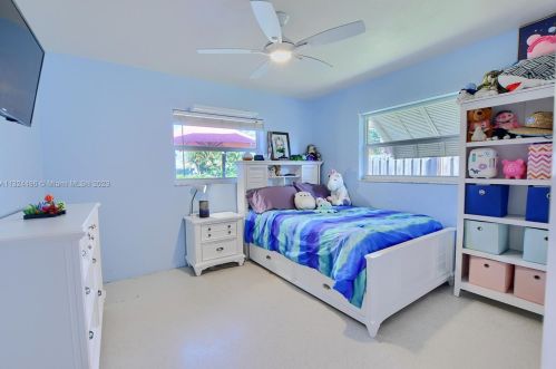 1083 25 Ave, Boynton Beach FL 33435-6731 exterior