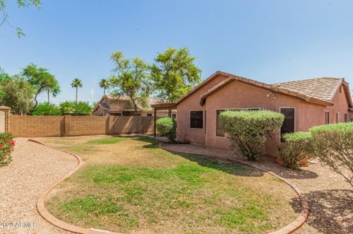 3816 74 Dr, Phoenix AZ 85033-2556 exterior