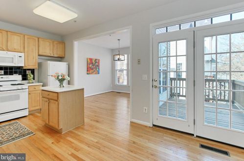 4999 Murtha St, Alexandria VA 22304-8612 exterior