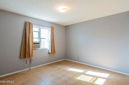 1221 Cinnabar Ave, Phoenix AZ 85020-1816 exterior