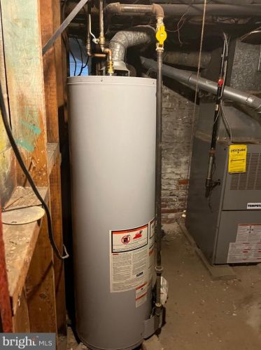 2038 5 St, Philadelphia PA 19148-2548 exterior