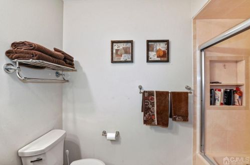 46 Woodfern St, Edison NJ 08820-1443 exterior