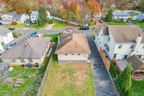 131 Bernard Ave, Edison NJ 08837-3036 exterior