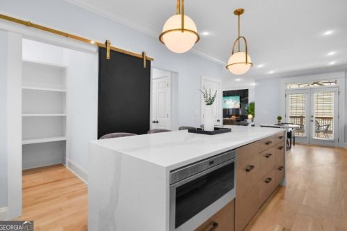 560 Morgan St, Atlanta GA 30308-2821 exterior