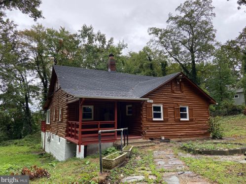 5825 Biscayne Dr, Alexandria VA  22303-1925 exterior