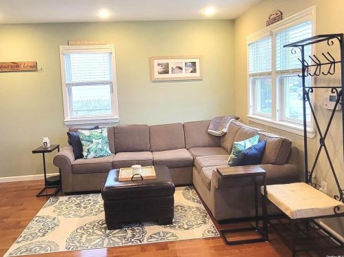 44 Tameling Ave, Babylon NY 11702-3607 exterior