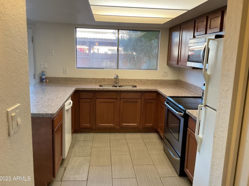 8058 31st Ln, Phoenix AZ  85051-6219 exterior