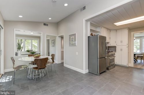 3912 Blackthorn St, Bethesda MD 20815-5056 exterior