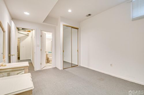 4 Fairhill Rd, Edison NJ 08817-2962 exterior