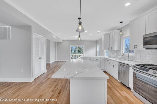 16 John St, Old Bridge NJ 08857-1705 exterior