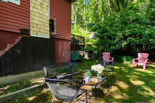 20 Riv Rd, Deep River CT 06419-2235 exterior