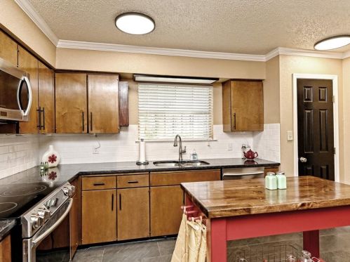 1849 Coronado Hl Dr, Austin TX 78752-2116 exterior