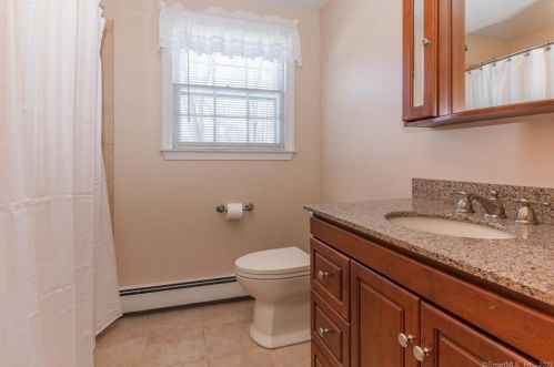 47 Lexton Dr, Farmington CT 06032-2412 exterior