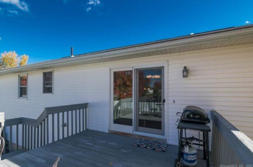 40 Foxcroft Rd, Enfield CT 06082-2431 exterior