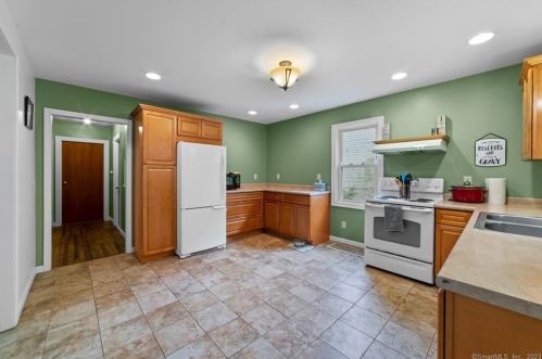 116 Derby Ave, Seymour, CT 06483-3129