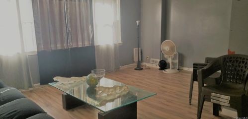 1429 Hicks St, Bronx NY 10469-1729 exterior