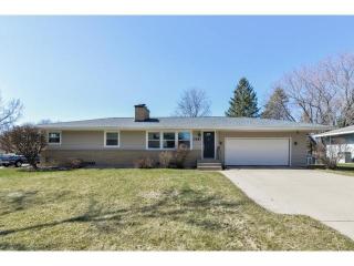 2941 Northview St, Saint Paul, MN 55113-2438