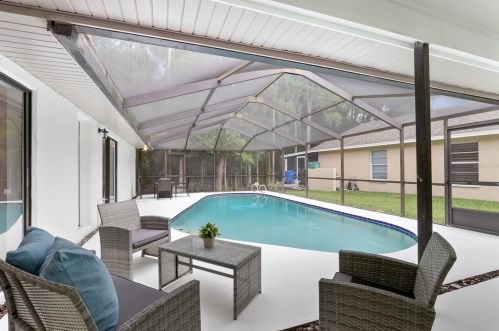 6305 Forrestal Dr, Tampa FL  33625-1612 exterior