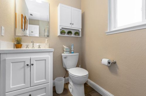 100 Cyn Rim Dr, Folsom CA 95630-2034 exterior