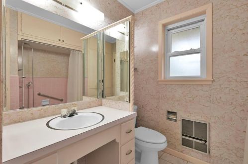 229 Elmwood St, Huntsville TX 77320-3408 exterior