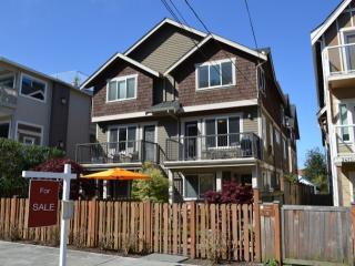 2437 55th Ave, Seattle, WA 98116-2209