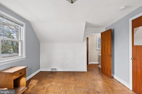 581 Kings Hwy, Camden NJ 08106-2207 exterior