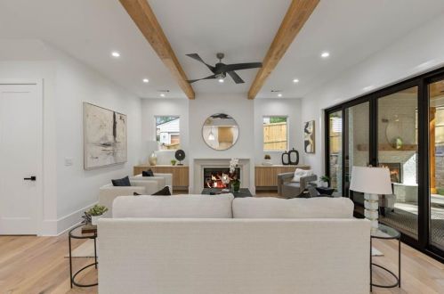 3918 Flowerland Dr, Atlanta GA  30319-1806 exterior