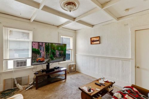 18 Lafayette St, Worcester MA 01608-2131 exterior