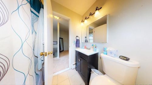 101 Grn Mnr Rd, Enfield CT 06082-4112 exterior