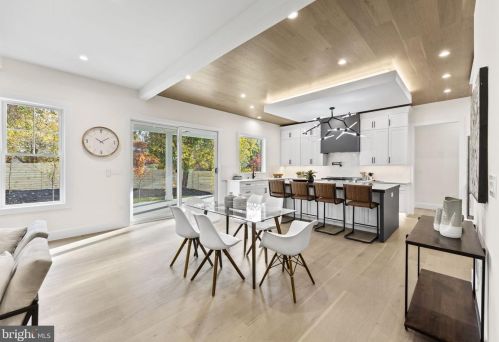 1327 Mayflower Dr, Mc Lean VA 22101-3405 exterior